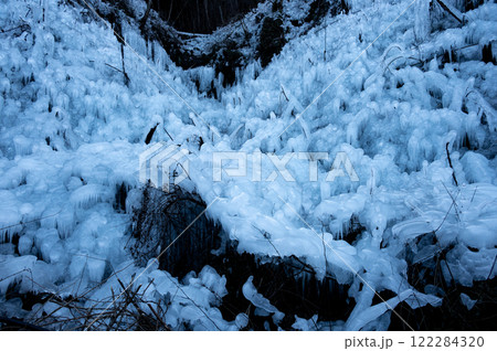 あしがくぼの氷柱 冬の観光名所 秩父 あしがくぼの氷柱 冬の観光名所 秩父 122284320