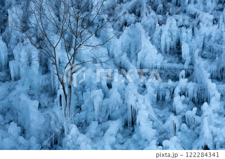 あしがくぼの氷柱 冬の観光名所 秩父 あしがくぼの氷柱 冬の観光名所 秩父 122284341