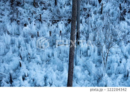 あしがくぼの氷柱 冬の観光名所 秩父 あしがくぼの氷柱 冬の観光名所 秩父 122284342