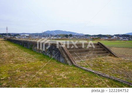 三池鉄道 万田駅跡の石造りホーム 122284752