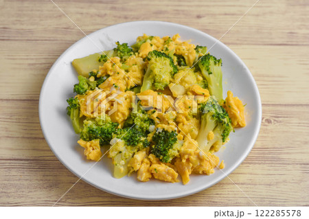 玉子とブロッコリーの炒め物 玉子とブロッコリーの炒め物 122285578