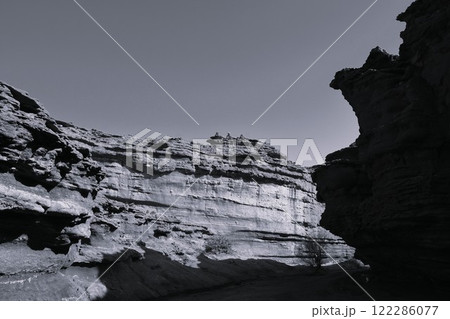 浸食と風食によって形成した峡谷 122286077