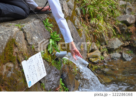 関東地方・蓑毛のミツマタ・三ツ股を見たら寄りたい、丹沢の名水、春獄湧水・神奈川県秦野市蓑毛(4) 122286168
