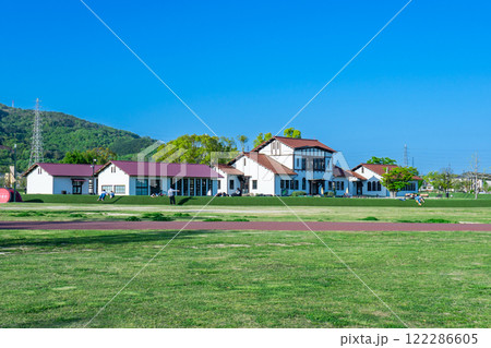 大阪府高槻市 安満遺跡公園 旧京大農場(農場本館)レストランと芝生広場 大阪府高槻市 安満遺跡公園 旧京大農場(農場本館)レストランと芝生広場 122286605