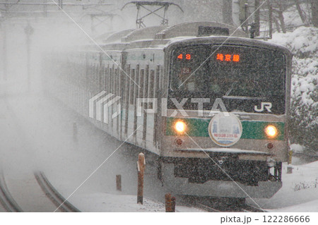 吹雪く都心：定期運行引退寸前の埼京線205系（2014年2月） 122286666