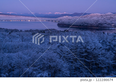 《山梨県》冬の南アルプスをのぞむ・山中湖パノラマ台の眺望 122286674