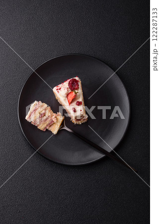 Piece of sweet layer cake with white cream, raspberries and strawberries Piece of sweet layer cake with white cream, raspberries and strawberries 122287133