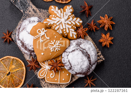 Christmas homemade gingerbreads, cookies and decorative elements 122287161