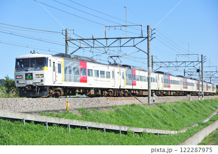 高崎線 岡部-本庄 JR東日本 185系 OM09編成(大宮) 草津 エクスプレス色 高崎線 岡部-本庄 JR東日本 185系 OM09編成(大宮) 草津 エクスプレス色 122287975