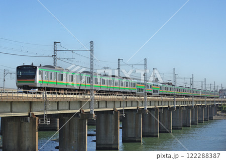 東海道本線　茅ヶ崎－平塚　JR東日本　E233系3000番台　E04編成（国府津） 122288387
