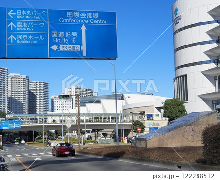 神奈川県　みなとみらいの景観　12月 122288512