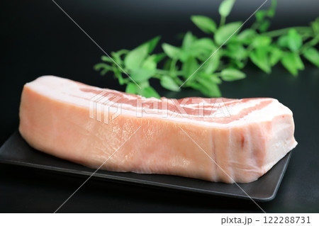 三元豚の豚バラブロック 三元豚の豚バラブロック 122288731