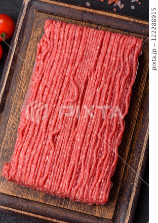 Raw ground beef or pork with salt, spices, herbs and tomatoes Raw ground beef or pork with salt, spices, herbs and tomatoes 122288915