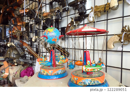 BARCELONA, SPAIN - MAY 09, 2018. Antiquary dealer shop in Barcelona. 122289051