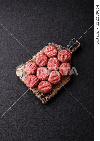 Raw meatballs of minced meat beef, pork or chicken with salt, spices Raw meatballs of minced meat beef, pork or chicken with salt, spices 122289064