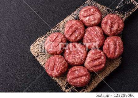 Raw meatballs of minced meat beef, pork or chicken with salt, spices Raw meatballs of minced meat beef, pork or chicken with salt, spices 122289066