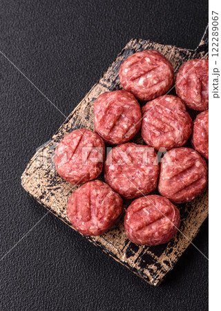 Raw meatballs of minced meat beef, pork or chicken with salt, spices Raw meatballs of minced meat beef, pork or chicken with salt, spices 122289067