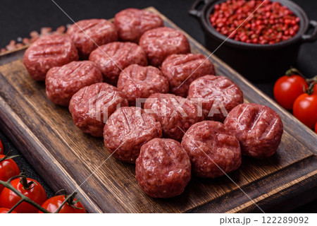 Raw meatballs of minced meat beef, pork or chicken with salt, spices 122289092