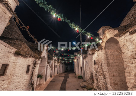 Night Scenery of Trulli Alberobello 122289288
