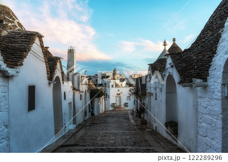 Streets of Alberobello 122289296