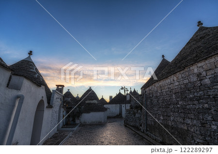 Streets of Alberobello Trulli 122289297