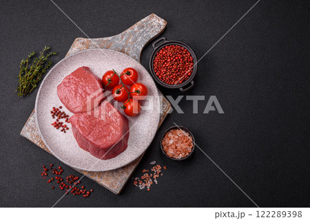 Raw beef eye steak round with salt, spices and herbs 122289398