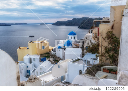 Oia Village Alleyway in Santorini 122289903