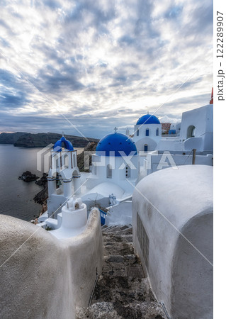 Oia Blue Domes Santorini 122289907