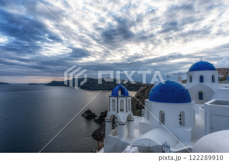Oia Blue Domes Santorini 122289910