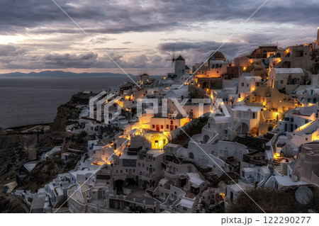 Oia Santorini Sunset View 122290277