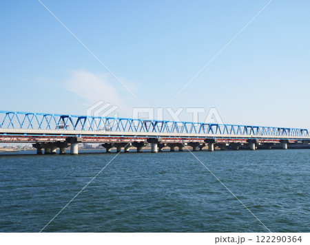 水辺から見る鉄橋｜舞浜大橋 122290364