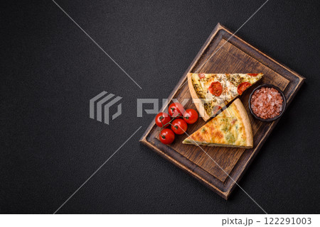 Delicious quiche with broccoli, cheese, chicken, spices and herbs 122291003
