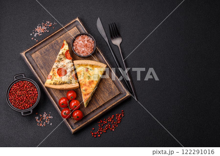 Delicious quiche with broccoli, cheese, chicken, spices and herbs 122291016