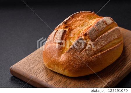 Homemade fresh crispy wholemeal bread 122291079