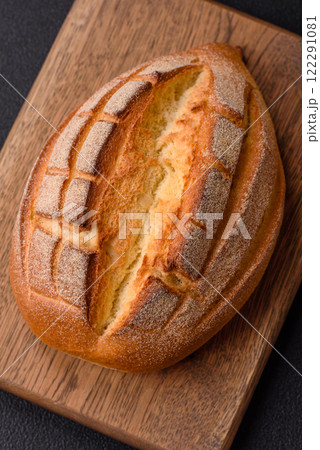 Homemade fresh crispy wholemeal bread 122291081