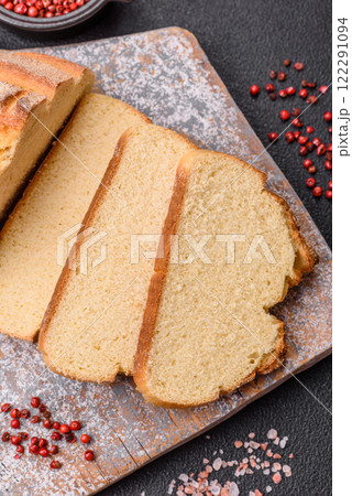 Homemade fresh crispy wholemeal bread 122291094
