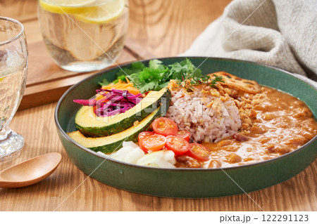 ヘルシーでお洒落な具沢山ベジタブルカレープレート ヘルシーでお洒落な具沢山ベジタブルカレープレート 122291123