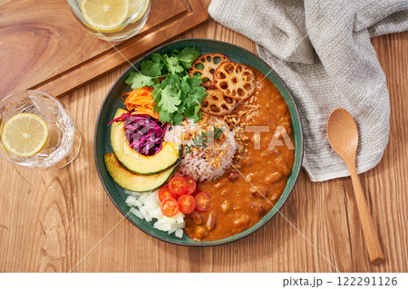 ヘルシーでお洒落な具沢山ベジタブルカレープレート 122291126