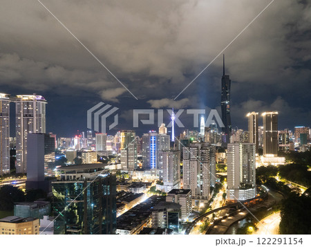 マレーシア・クアラルンプールの都会的夜景 122291154