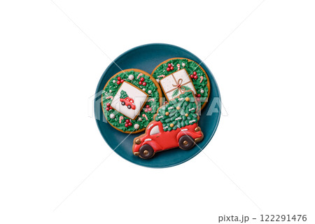 Delicious gingerbread cookies with honey, ginger and cinnamon 122291476