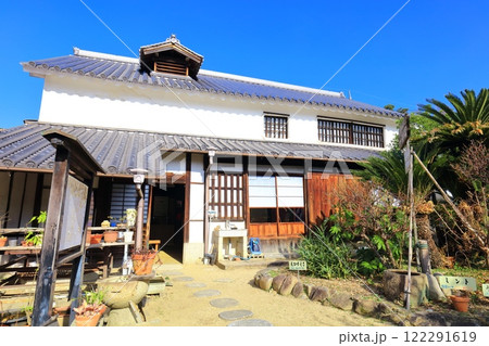 【香川県】快晴の旧平賀家住宅主屋（薬草園） 122291619