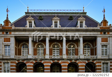 東京都千代田区にある赤煉瓦造りの法務省旧本館 122292252