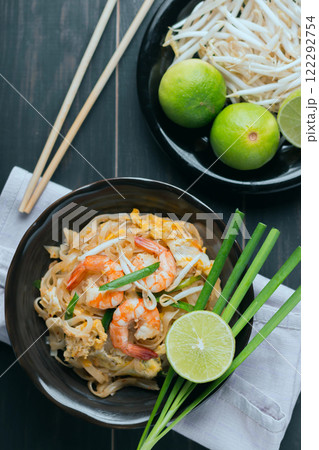 Pad Thai 122292754