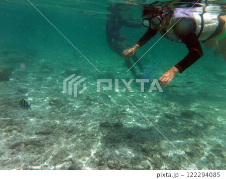 スキューバダイビング 122294085