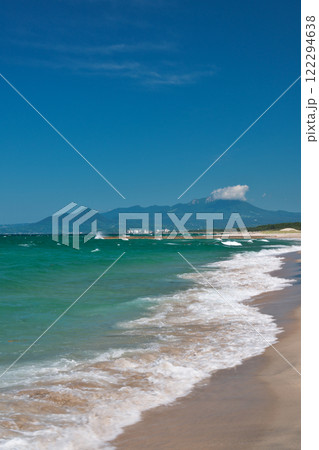 初夏の海と大山(弓ヶ浜海岸:鳥取県米子市) 初夏の海と大山(弓ヶ浜海岸:鳥取県米子市) 122294638