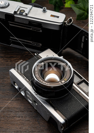 古いフィルムカメラ 古いフィルムカメラ 122294721