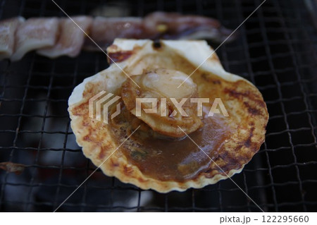 炭焼き　網焼き　ホタテ貝1 122295660