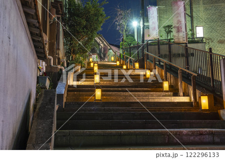 ライトアップされた愛宕坂 ライトアップされた愛宕坂 122296133