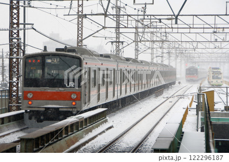 ［JM］雪で遅延する武蔵野線205系電車（むさしの号） 122296187