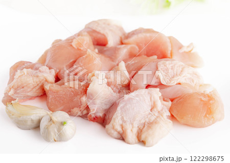 一口大の鶏ムネ肉 122298675